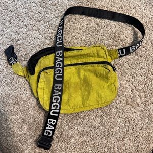 BAGGU green Fanny pack!